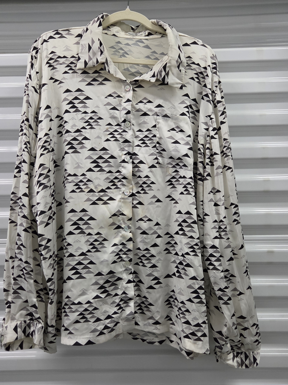 Dezigns by Kamohoalii Mauna Geometric Button Down Blouse